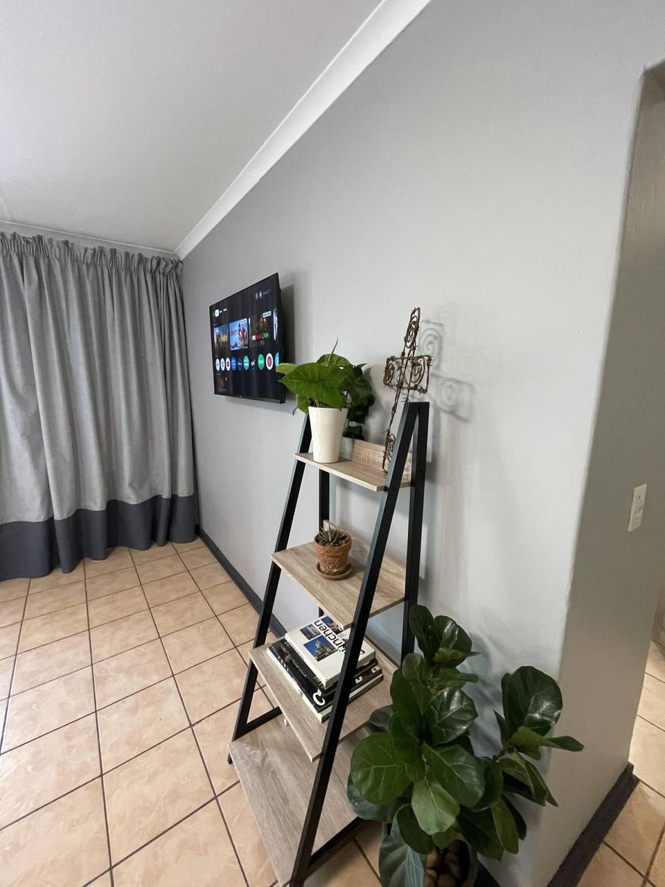 Luxury Stay in Pretoria Fast Wi-Fi and Free Parking Bed and Breakfast in Pretoria