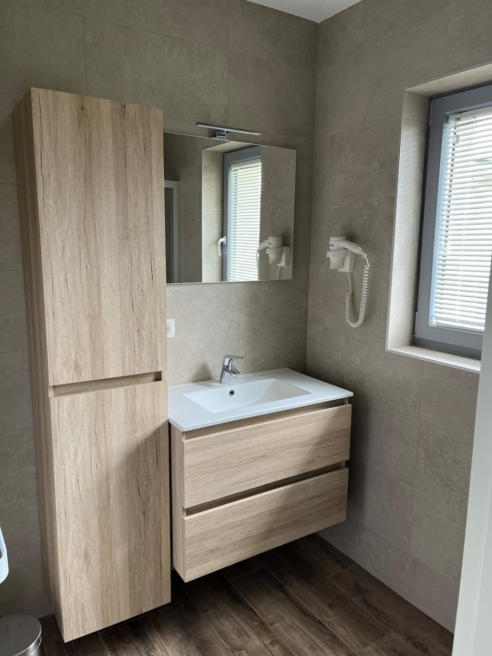 Bathroom, wardrobe