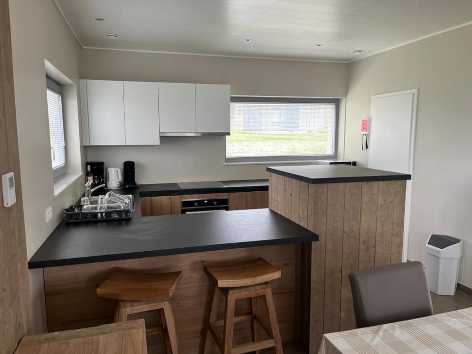 Coffee/tea facilities, Kitchen or kitchenette, Dining area, minibar, pet friendly, toaster