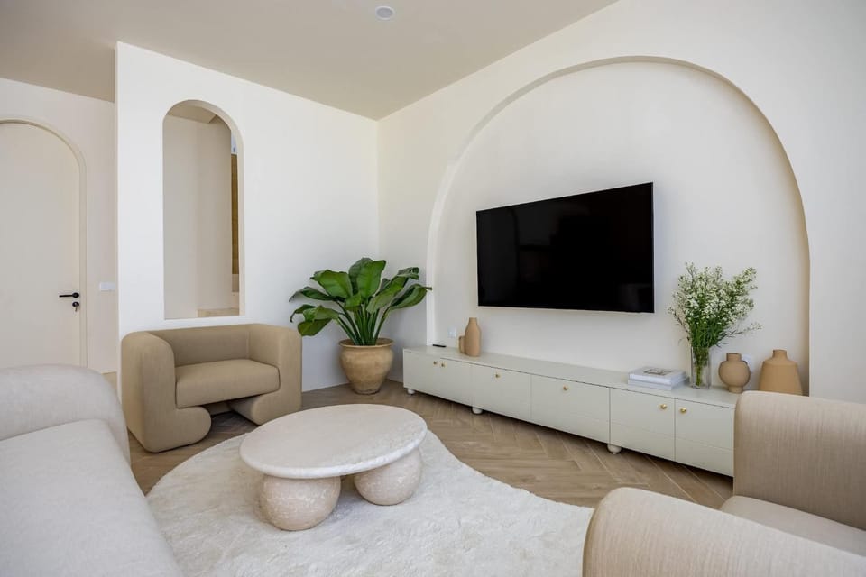 Communal lounge/ TV room, TV and multimedia, Living room, Seating area, Evening entertainment