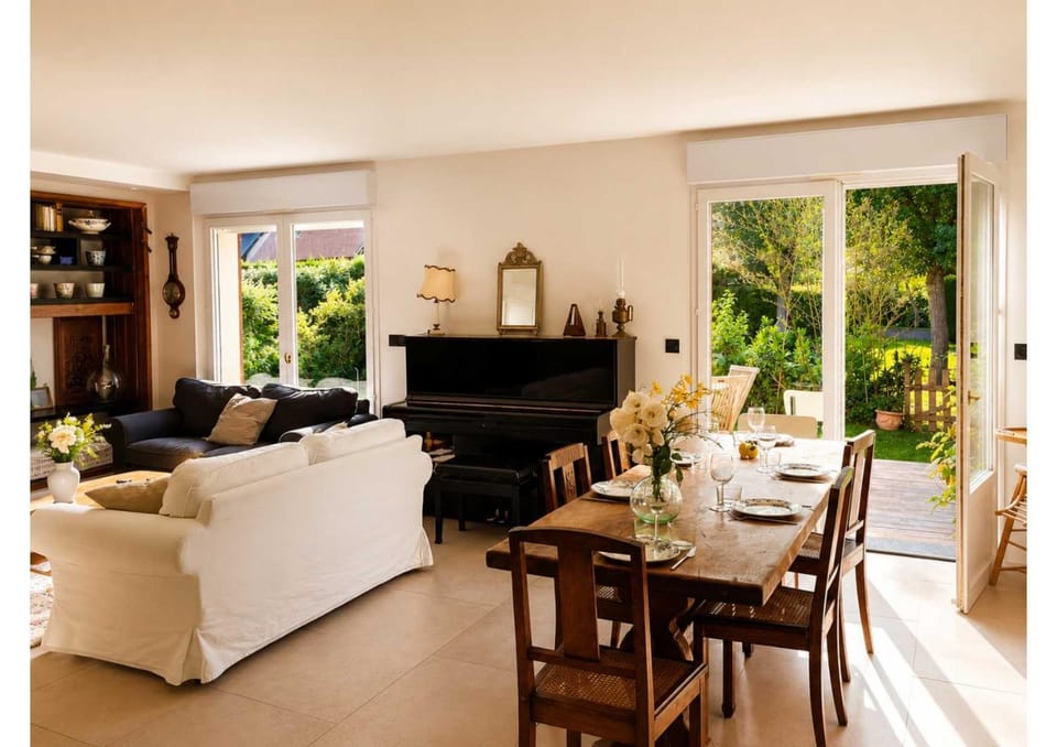 Living room, Dining area