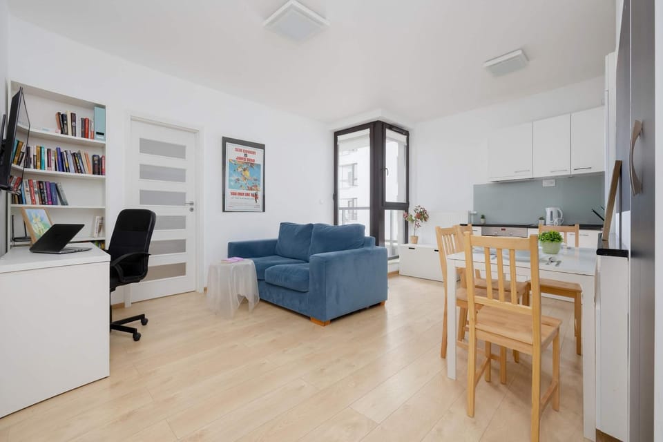 TV and multimedia, Kitchen or kitchenette, Living room, Seating area, Dining area
