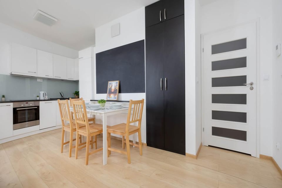 Kitchen or kitchenette, Dining area, stove