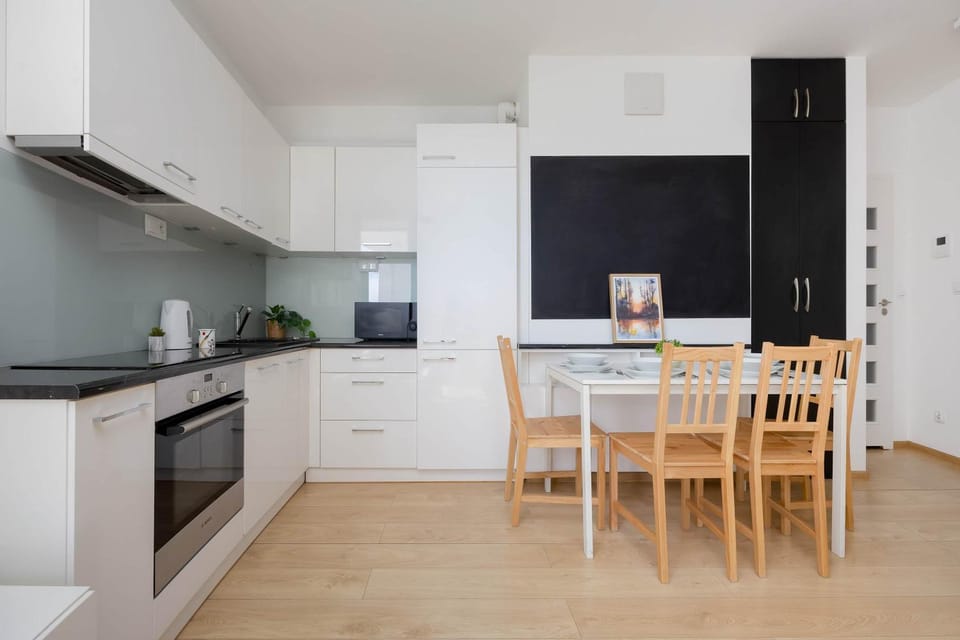 Kitchen or kitchenette, Dining area, stove