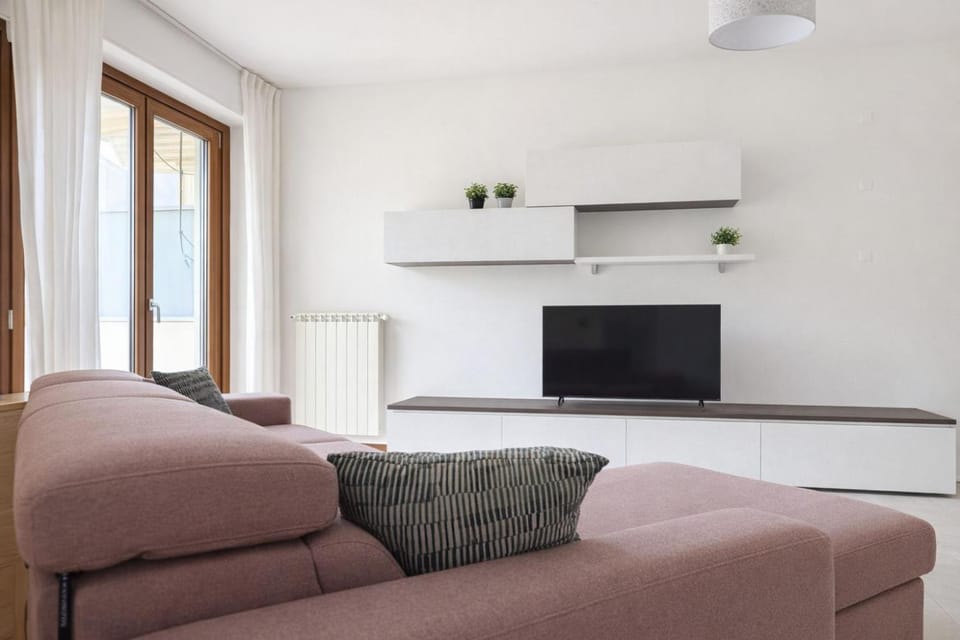 Communal lounge/ TV room, TV and multimedia, Living room, Seating area