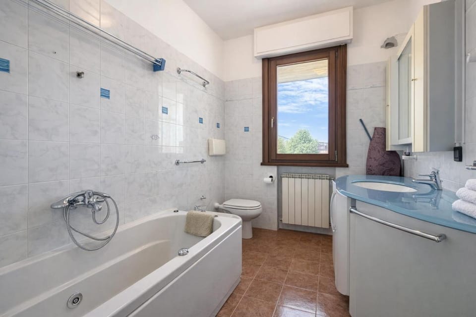 Bathroom, Bath, towels