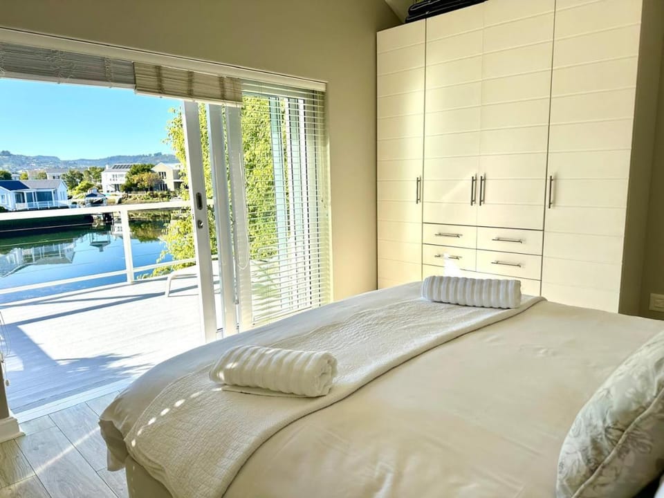Leeward Luxury Villa House in Knysna