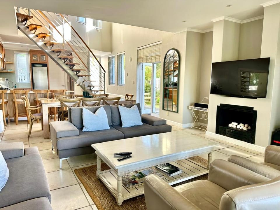 Leeward Luxury Villa House in Knysna