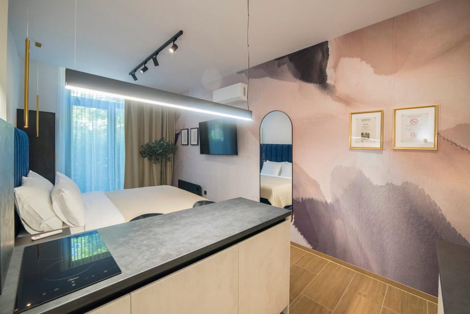 Bed, TV and multimedia, Photo of the whole room