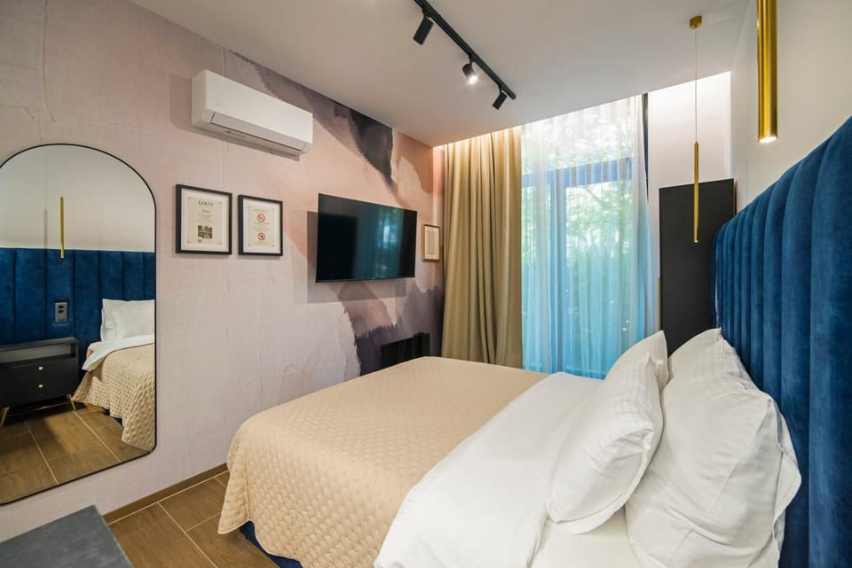 Bed, TV and multimedia, Photo of the whole room, air conditioner