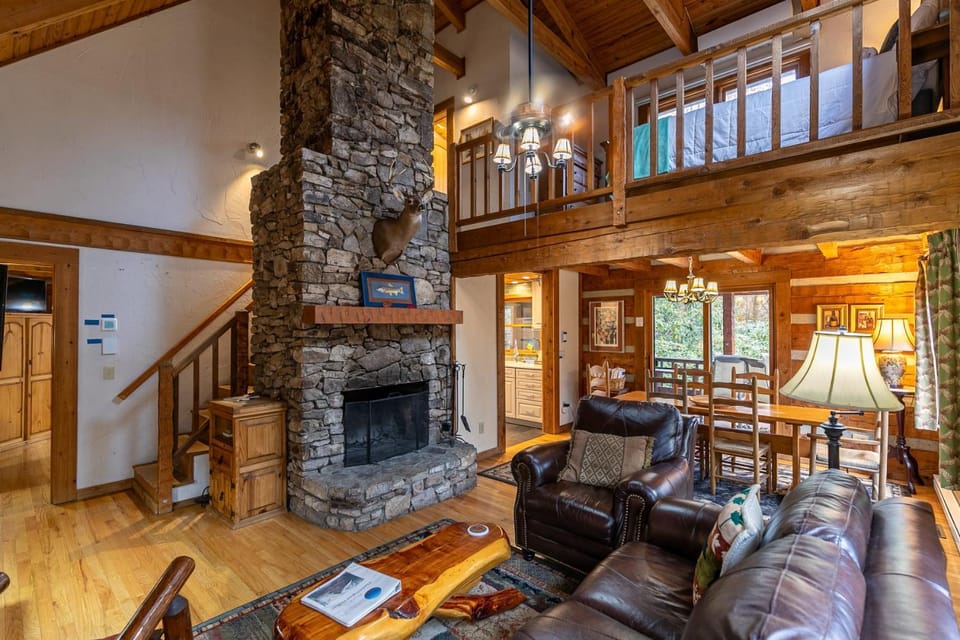 Hummingbird Hollow House in Brushy Fork