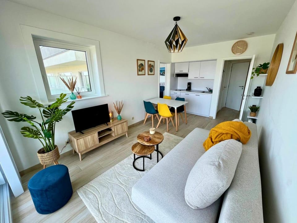 Communal lounge/ TV room, Bed, TV and multimedia, Living room, Seating area