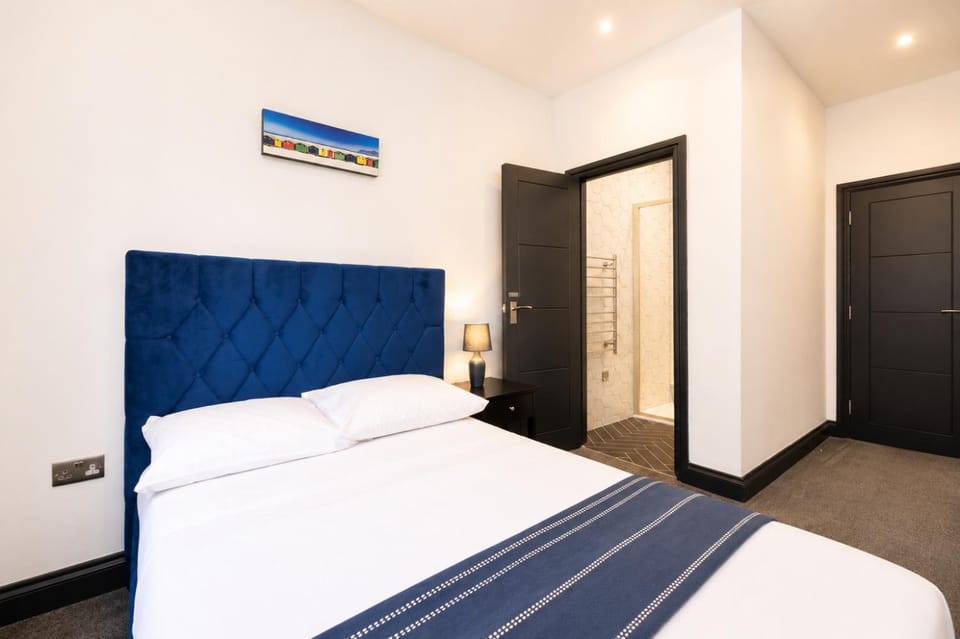 Bed, Bathroom, Photo of the whole room, Bedroom