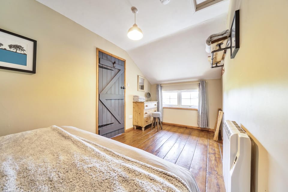 Farm Stay Sleeps 5 Dog Friendly w Parking House in Breckland District