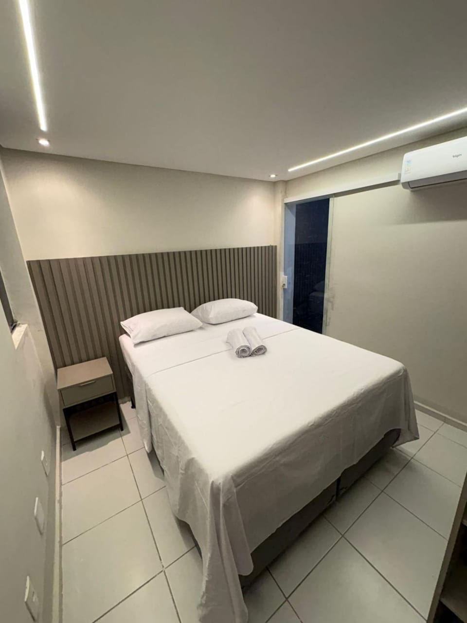 Bed, Bedroom, air conditioner