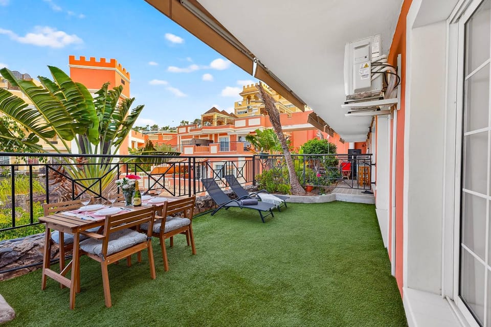 Property building, Patio, Spring, Day, Garden, View (from property/room), Balcony/Terrace, Seating area, Dining area, Garden view