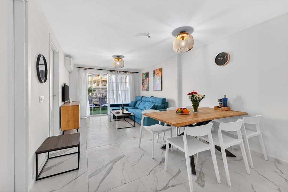 TV and multimedia, Living room, Seating area, Dining area, Evening entertainment