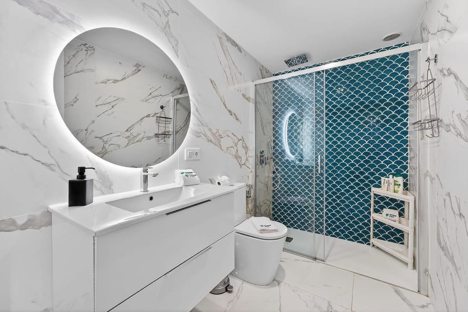 Shower, Toilet, Bathroom, towels