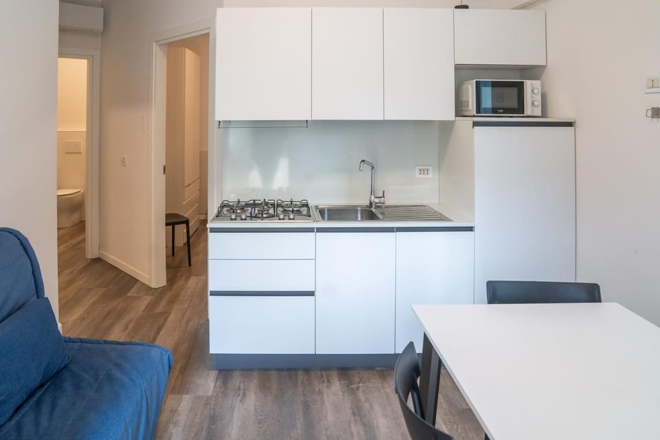 Kitchen or kitchenette, microwave, kitchen