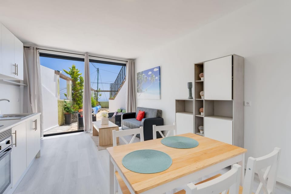 Kitchen or kitchenette, Living room, Seating area, Dining area, oven, stove