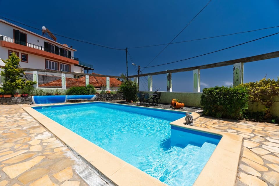Property building, Day, Pool view, Swimming pool, sunbed