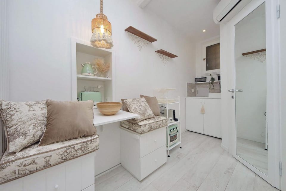 Kitchen or kitchenette, Living room, Bedroom