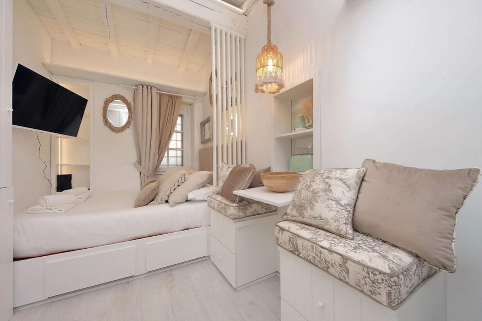 Kitchen or kitchenette, Living room, Bedroom