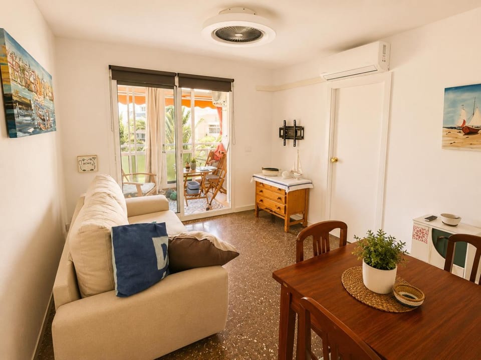 TV and multimedia, Living room, Lounge or bar