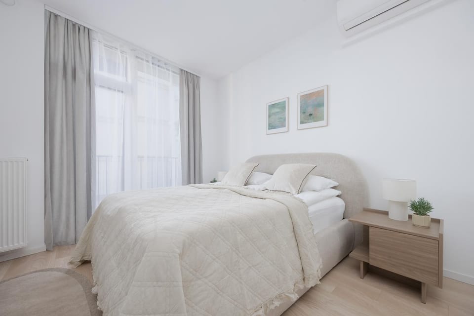 Bed, Day, Bedroom, air conditioner