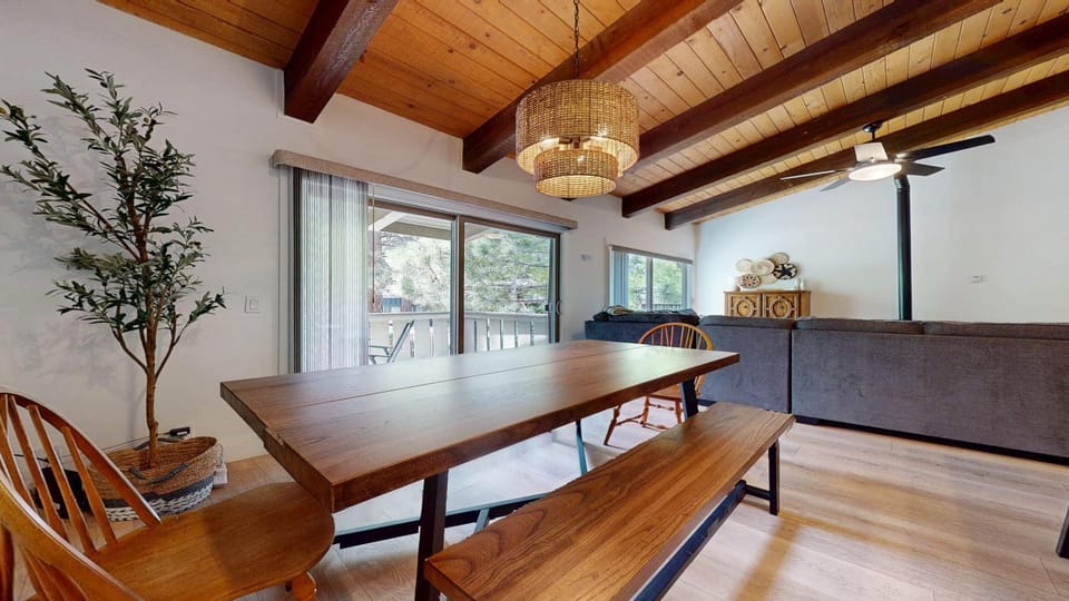 Chateau de Montagne #14 condo Apartment in Mammoth Lakes
