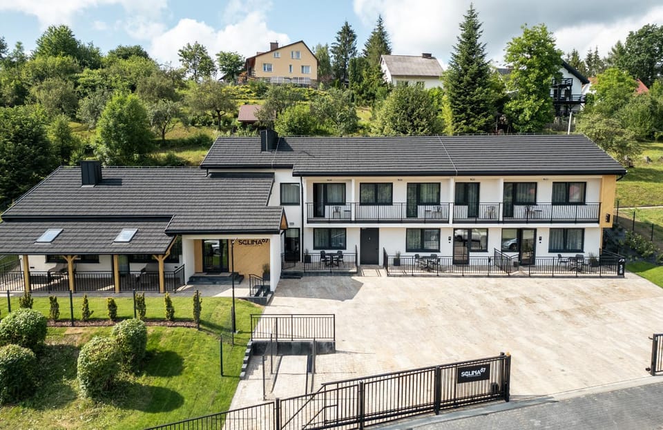 Property building, Natural landscape, Garden, Balcony/Terrace, Garden view, Parking