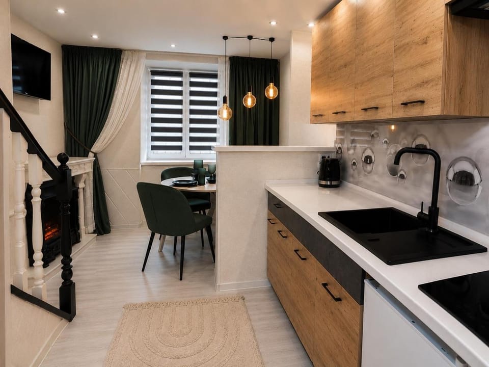 TV and multimedia, Kitchen or kitchenette, Dining area, stove