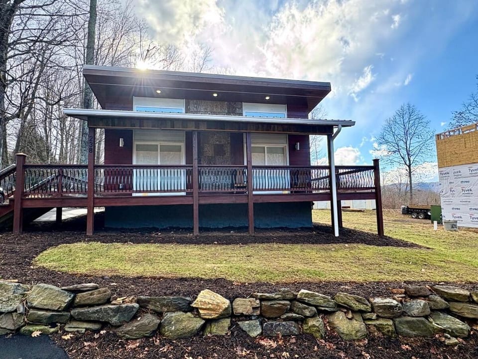 Roby Cottage House in Watauga