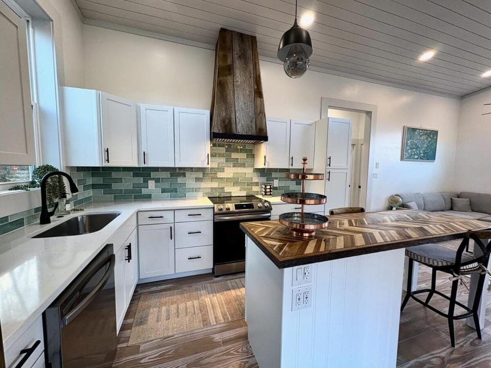 Roby Cottage House in Watauga