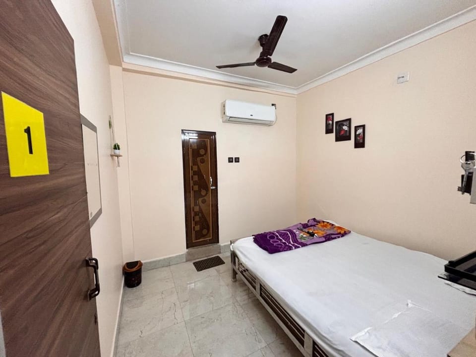 Bed, Bedroom, air conditioner