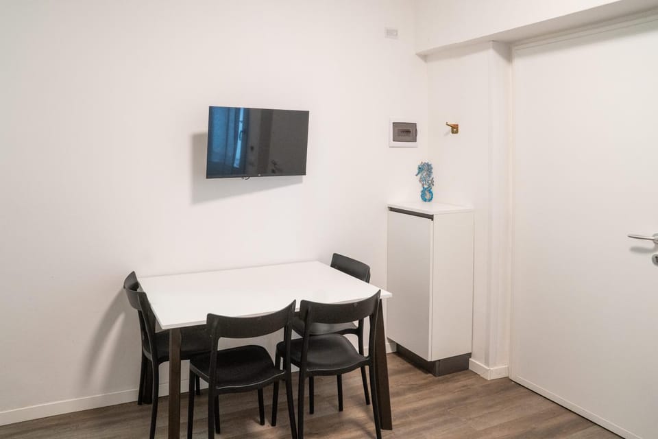 TV and multimedia, Dining area