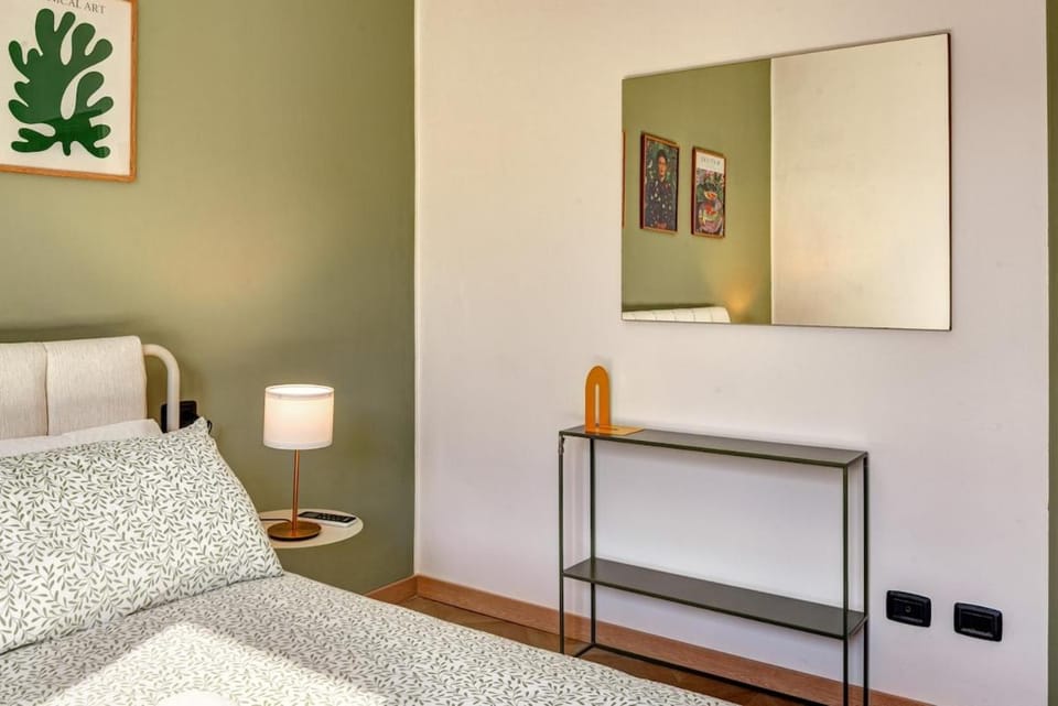 Design e Vista Lago Beachfront Oasis with AC e WiFi Apartment in Mandello del Lario