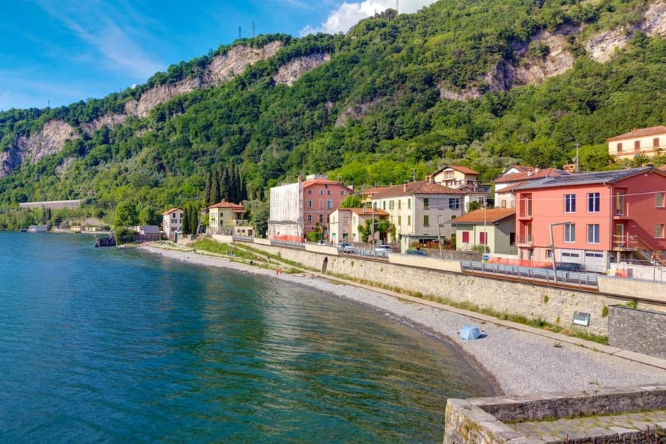 Design e Vista Lago Beachfront Oasis with AC e WiFi Apartment in Mandello del Lario