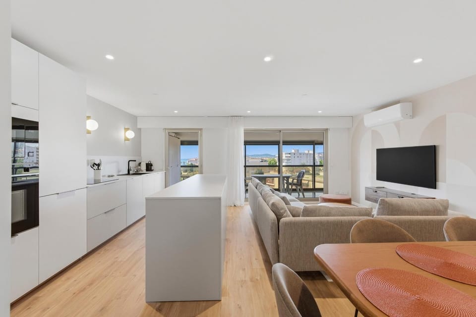 125 m apartment near beach pool & parking Apartment in Saint-Raphael