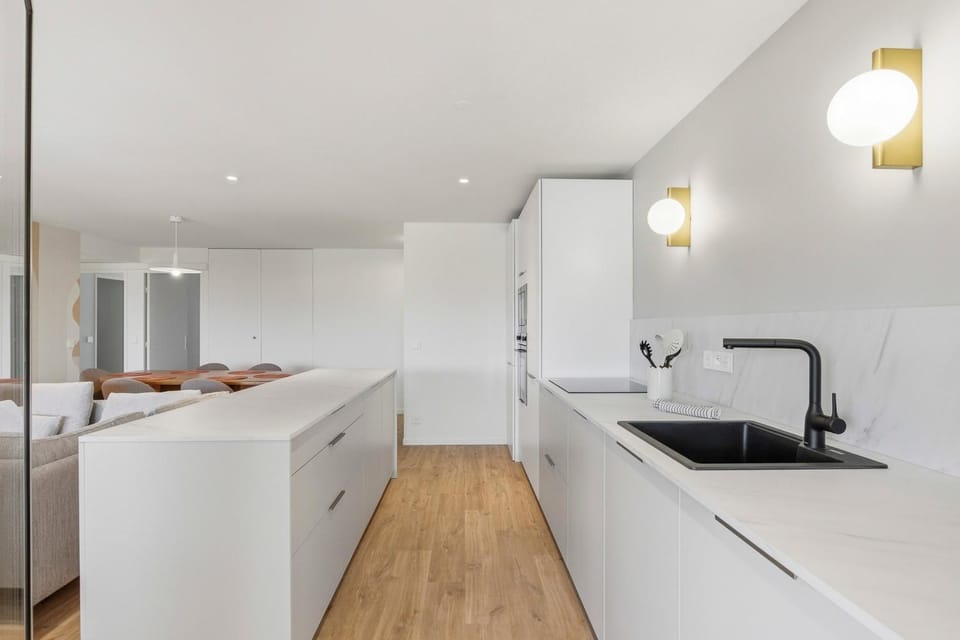 125 m apartment near beach pool & parking Apartment in Saint-Raphael