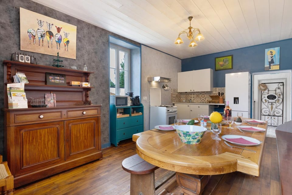 Property building, Kitchen or kitchenette, Living room