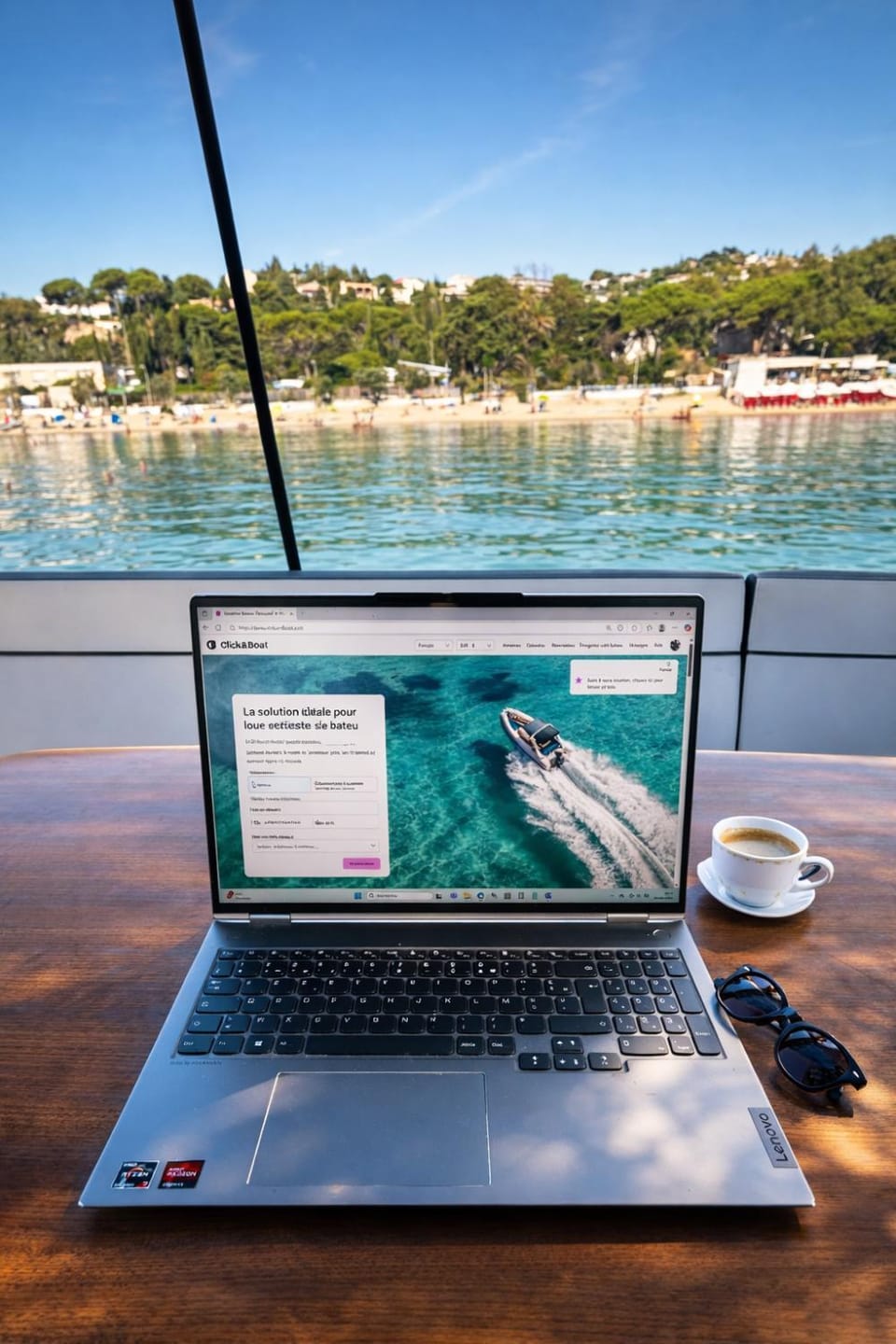 Découvrez la beauté du littoral méditerranéen Docked boat in Saint-Tropez