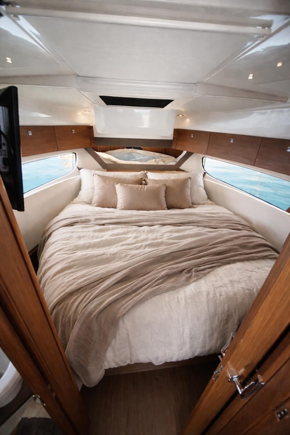 Découvrez la beauté du littoral méditerranéen Docked boat in Saint-Tropez