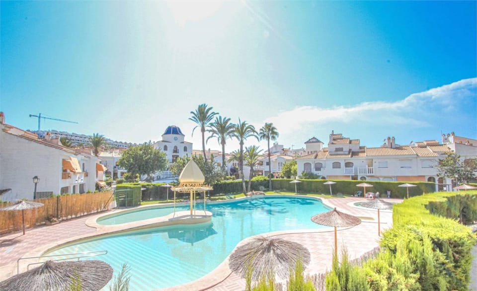 Swimming pool, Swimming pool