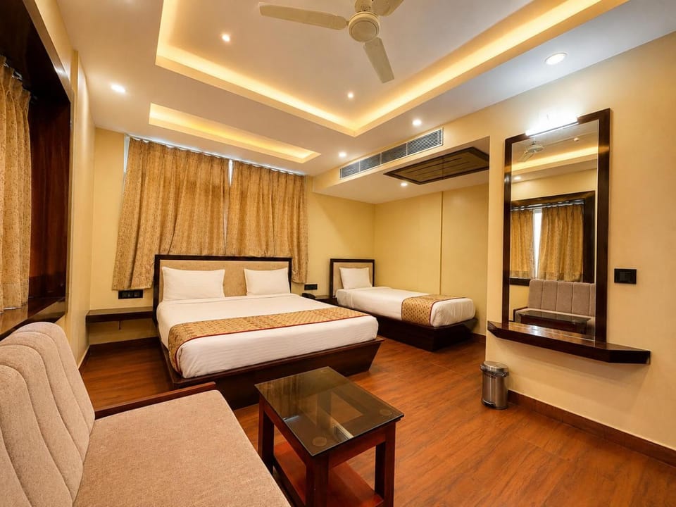 Bed, TV and multimedia, Photo of the whole room, Bedroom, fireplace, air conditioner