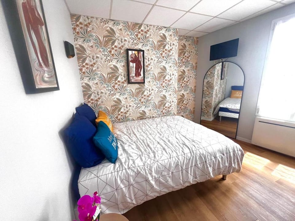 Bed, Photo of the whole room, Bedroom