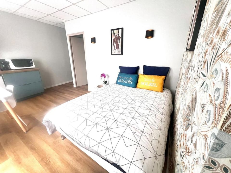 Bed, Bedroom