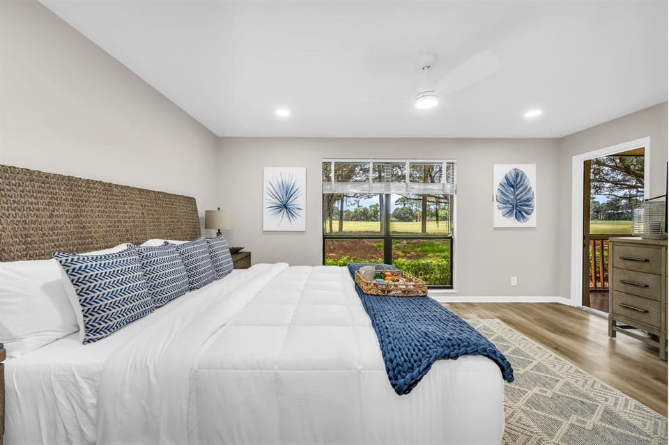 Tee Up for Relaxation! Golfview PGA National Condo House in Palm Beach Gardens