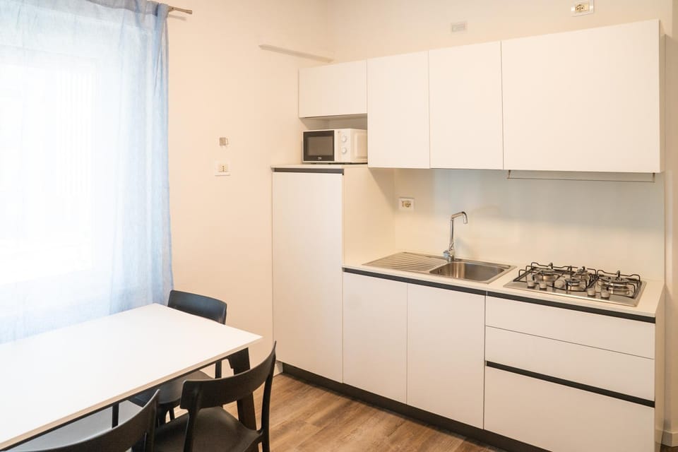 Kitchen or kitchenette, microwave, kitchen