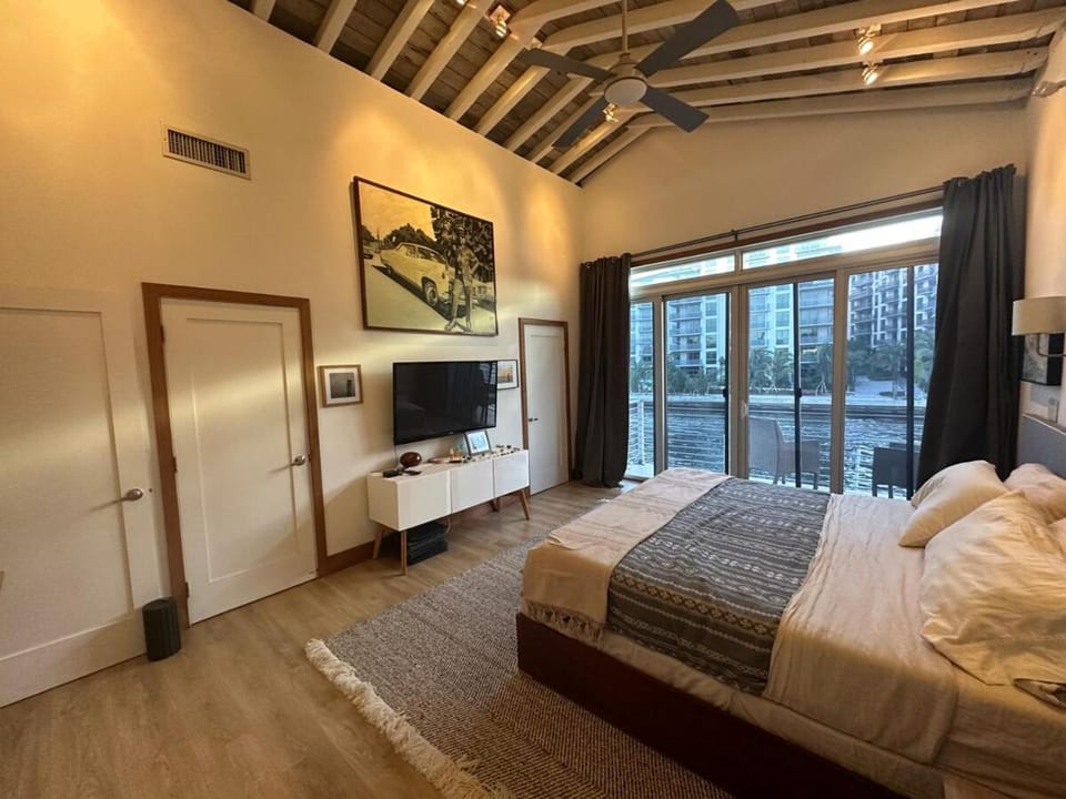 Miami Waterfront 2,800 sq ft Art Loft House in Miami